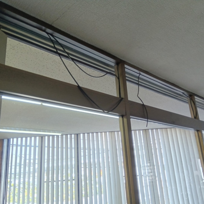 京都市右京区 会社事務所のガラスビートの交換