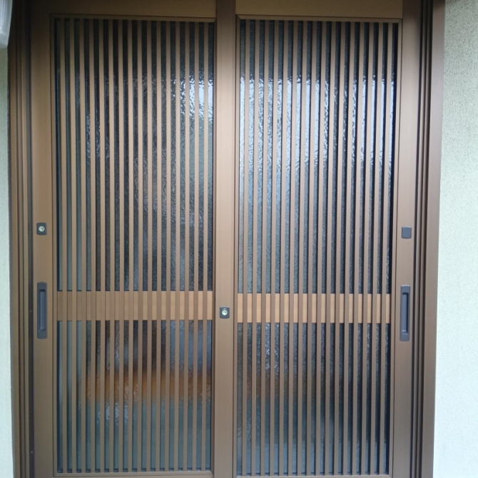 京都市山科区 玄関カバー工法 LIXILリシェント玄関引戸2